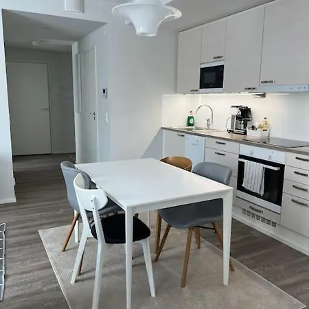 A9 Modern With Balcony, Sauna & Parking *